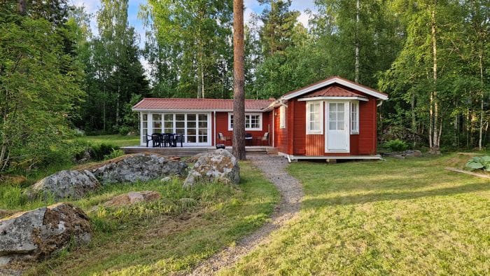 Bild 4 på Nyrenoverad stuga med egen brygga