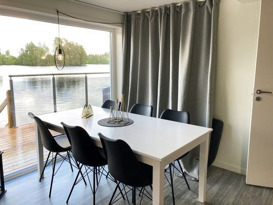 Härlig stuga med panoramautsikt över sjö| SE07027