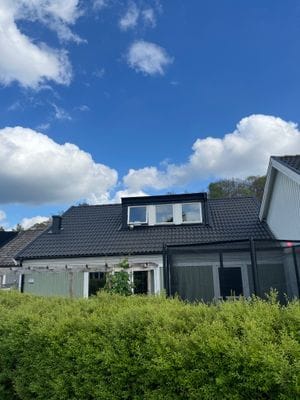 Hyr denna stuga i Mölnlycke på 121 m². 8-11 sängplatser. 14 000 - 23 000 kr per vecka. Se bilder och tillgänglighet här.