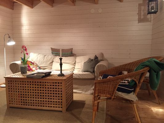 Hyr denna stuga i Fjällbacka på 50 m². 4-5 sängplatser. Från 17 000 kr per vecka. Se bilder och tillgänglighet här.