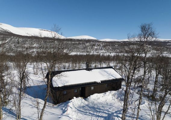 Nybyggd fjällstuga precis vid längdspår. - Bild 11