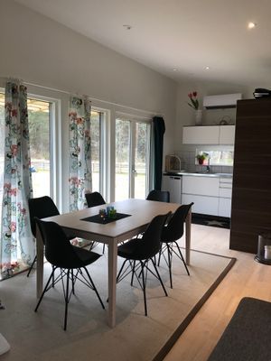 Hyr denna stuga i Öland på 48 m². 6 sängplatser. Pris ej tillgängligt. Se bilder och tillgänglighet här.