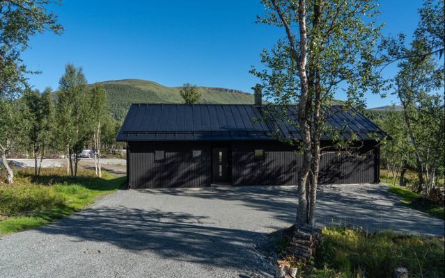 Nybyggd fjällstuga precis vid längdspår. - Bild 14