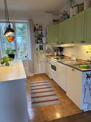 Stuga i ombyggt kapell – naturnära med egen bastu - Bild 8