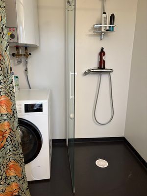 Stuga i ombyggt kapell – naturnära med egen bastu - Bild 15