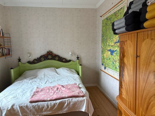 Stuga i ombyggt kapell – naturnära med egen bastu - Bild 11