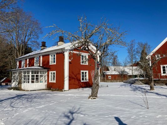 Mysig stuga i byn Löa i Bergslagen - Bild 36
