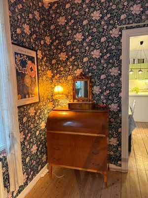 Stuga i ombyggt kapell – naturnära med egen bastu - Bild 6