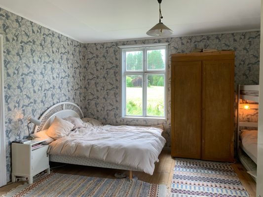 Hyr denna stuga i Edsbyn på 90 m². 6 sängplatser. Från 6 150 kr per vecka. Se bilder och tillgänglighet här.