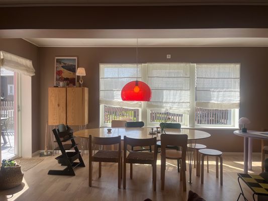 Modernt parhus på mysig villagata - Bild 8