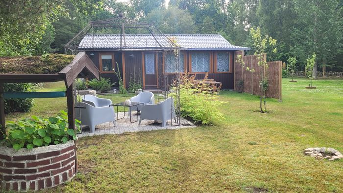 Hyr denna stuga i Ludvigsborg på 55 m². 4 sängplatser. 7 000 - 8 500 kr per vecka. Se bilder och tillgänglighet här.