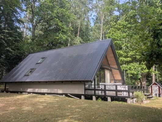 Hyr denna stuga i Vingåker på 57 m². 12-14 sängplatser. 1 100 - 1 300 kr per dag. Se bilder och tillgänglighet här.