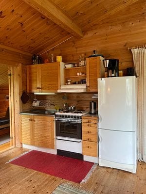 Hyr denna stuga i Handöl på 57 m². 6-8 sängplatser. 4 300 - 6 700 kr per vecka. Se bilder och tillgänglighet här.