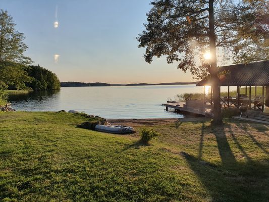 Bild 3 på Sjöstuga vid Mälaren – brygga, roddbåt & bastu