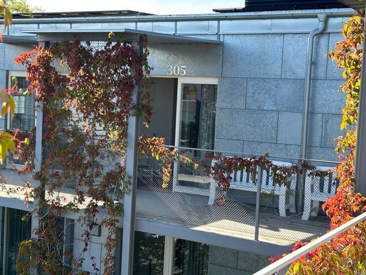 Hyr denna stuga i  på 32 m². 4 sängplatser. 10 650 - 15 100 kr per vecka. Se bilder och tillgänglighet här.