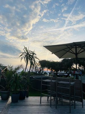 Stort strandnära sommarhus med härlig trädgård - Bild 33