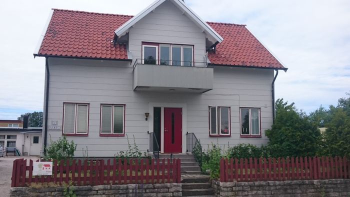 Hyr denna stuga i Visby på 80 m². 5 sängplatser. 3 500 - 12 500 kr per vecka. Se bilder och tillgänglighet här.