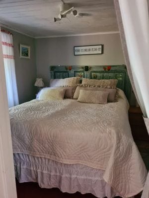 Hyr denna stuga i Kumla på 28 m². 5 sängplatser. Från 6 995 kr per vecka. Se bilder och tillgänglighet här.