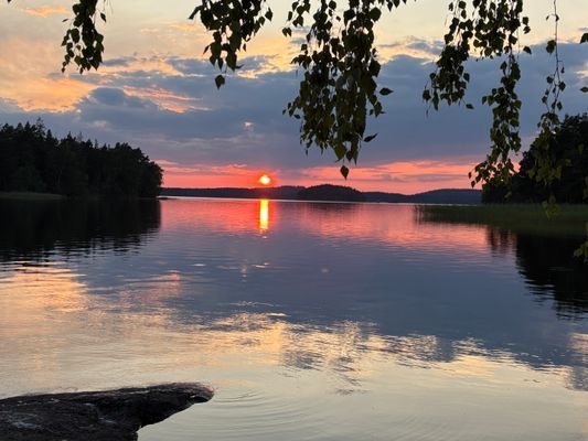 Timrad stuga nära sjö och bad - Bild 28