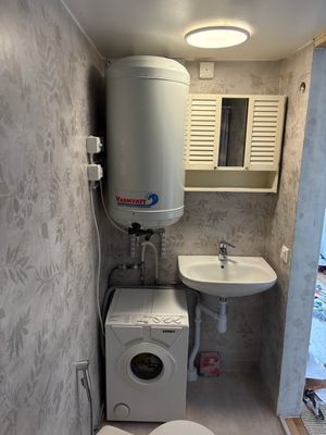 Timrad stuga nära sjö och bad - Bild 16