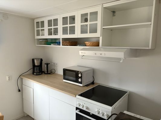 Timrad stuga nära sjö och bad - Bild 12