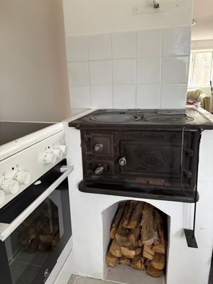 Timrad stuga nära sjö och bad - Bild 13