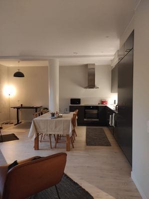 Hyr denna stuga i  på 61 m². 2-4 sängplatser. 10 000 - 12 900 kr per vecka. Se bilder och tillgänglighet här.
