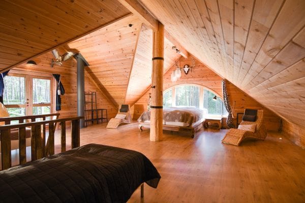 Hyr denna stuga i  på 120 m². 6 sängplatser. 17 000 - 19 000 kr per vecka. Se bilder och tillgänglighet här.
