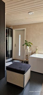 Dörr ut till baksidans veranda, ifrån badrummet