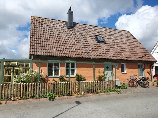 Hyr denna stuga i Brantevik på 120 m². 5 sängplatser. Från 16 200 kr per vecka. Se bilder och tillgänglighet här.