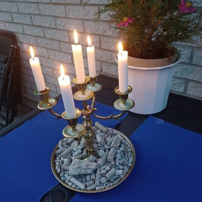 Mysigt att i lugn och ro på kvällen ute på verandan.