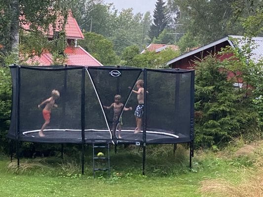 Stort djur- och familjevänligt hus nära bad. - Bild 22