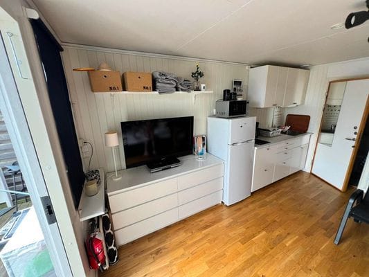 Hyr denna stuga i Köpingsvik på 16 m². 4 sängplatser. 3 500 - 8 000 kr per vecka. Se bilder och tillgänglighet här.