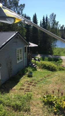 Charmig sommarstuga med altandäck och sjöutsikt - Bild 6