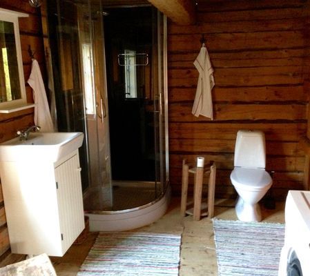 Dusch, toalett och tvättmaskin