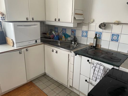 Hyr denna stuga i Leksand på 60 m². 3-5 sängplatser. 4 000 - 6 000 kr per vecka. Se bilder och tillgänglighet här.