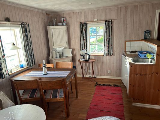 Charmig stuga på villatomt med havsutsikt - Bild 7