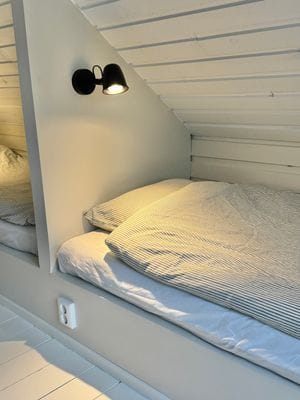 Nyrenoverad stuga med närhet till sjö & natur - Bild 16