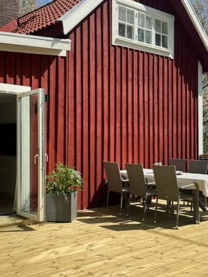 Nyrenoverad stuga med närhet till sjö & natur