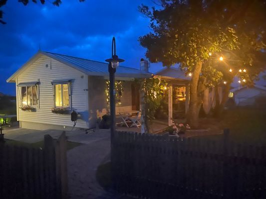 Stort strandnära sommarhus med härlig trädgård - Bild 34