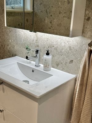 Nyrenoverad stuga med närhet till sjö & natur - Bild 11