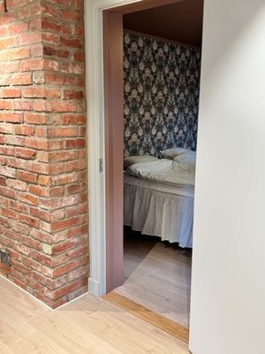 Nyrenoverad stuga med närhet till sjö & natur - Bild 20