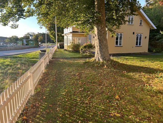 Charmig stuga på villatomt med havsutsikt - Bild 10