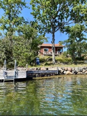 Mysig stuga vid havet med egen badbrygga