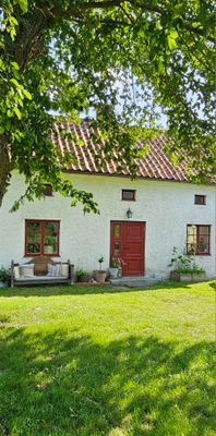 Kalkstenshus i vacker miljö!