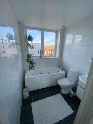 Hyr denna stuga i Linköping på 140 m². 7-8 sängplatser. 6 000 - 14 500 kr per vecka. Se bilder och tillgänglighet här.