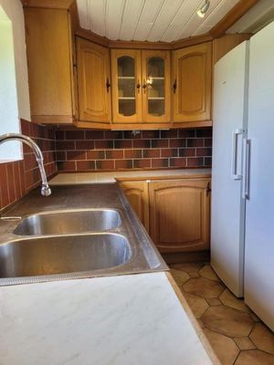 Hyr denna stuga i Ystad på 180 m². 7 sängplatser. 18 000 - 25 000 kr per vecka. Se bilder och tillgänglighet här.