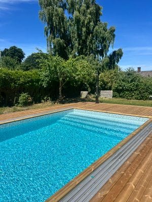 Stuga med pool i Köpingsvik