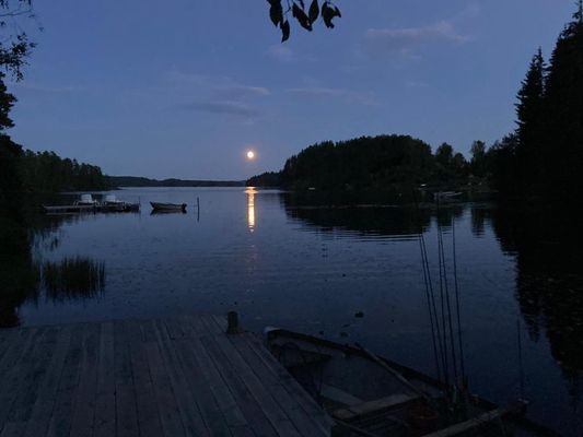 Charmig stuga med sjötomt