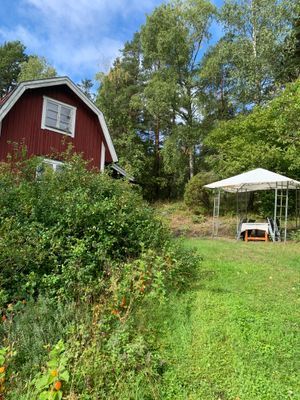 Hyr denna stuga i Yxlan på 60 m². 2-4 sängplatser. Från 6 500 kr per vecka. Se bilder och tillgänglighet här.